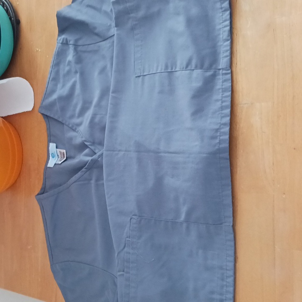 Scrub top - Picture 3 of 6